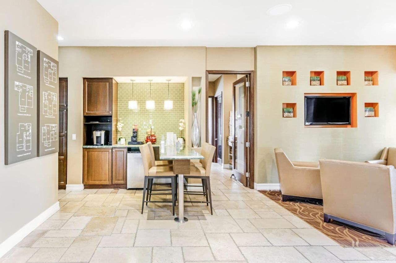 Stunning & Spacious Apartments At Miramar Lakes In South Florida エクステリア 写真