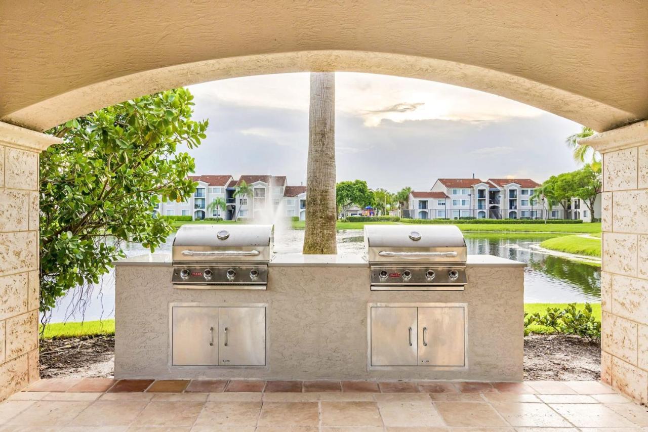 Stunning & Spacious Apartments At Miramar Lakes In South Florida エクステリア 写真